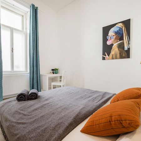Wellness Retreat With Sauna & Jacuzzi - 1 Min To Opera Budapest Kültér fotó
