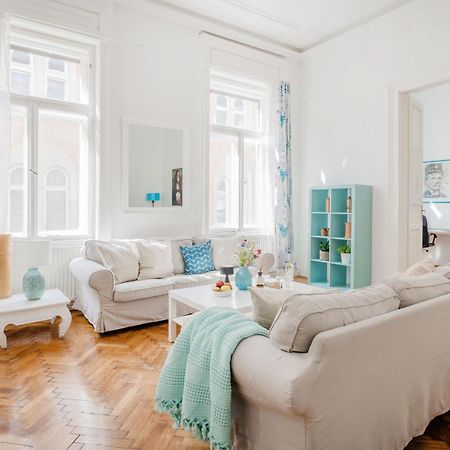 Wellness Retreat With Sauna & Jacuzzi - 1 Min To Opera Budapest Kültér fotó