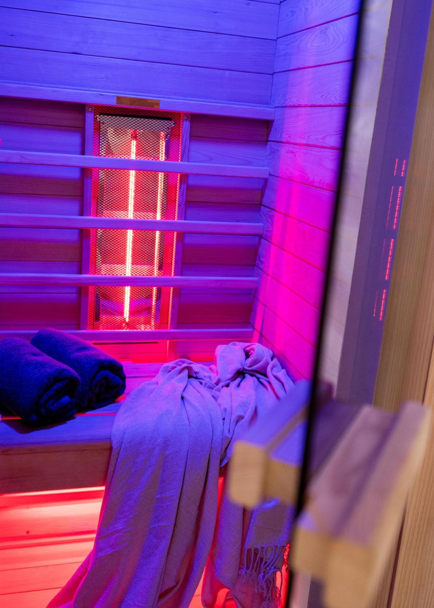 Wellness Retreat With Sauna & Jacuzzi - 1 Min To Opera Budapest Kültér fotó
